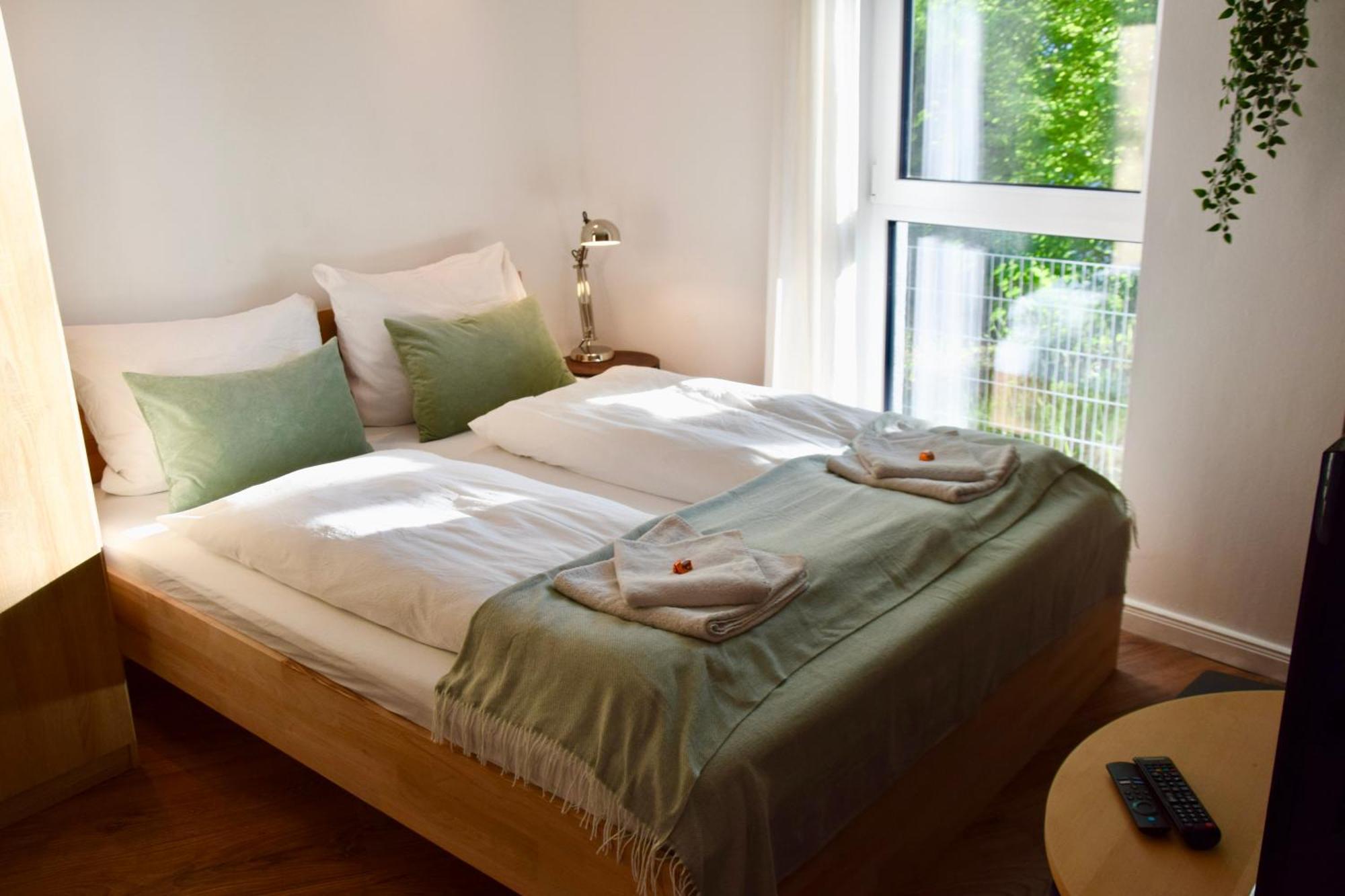 Stilvolle Wohnung Mit Balkon & Parkplatz Rostock Exteriör bild