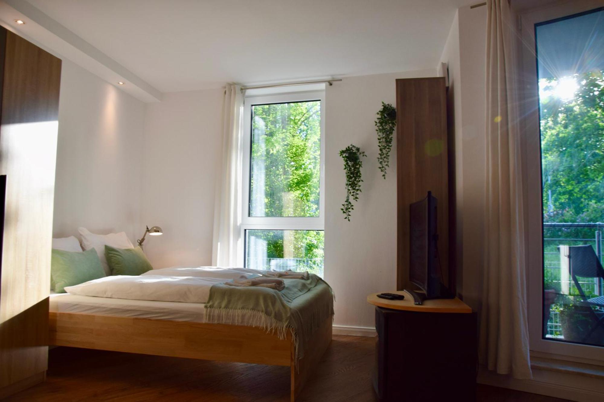 Stilvolle Wohnung Mit Balkon & Parkplatz Rostock Exteriör bild